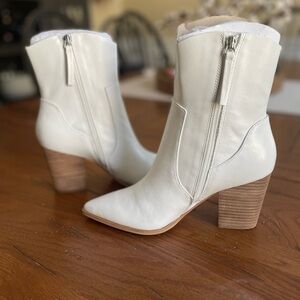 NWOT - Steve Madden “Janetta” white boots.  Size 8.5